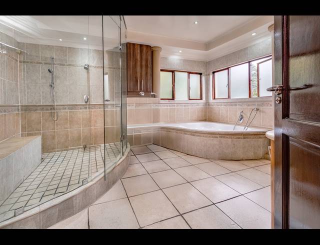 6 BEDROOM HOUSE FOR SALE IN WOODMEAD